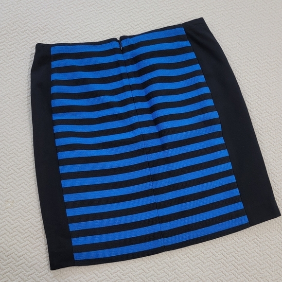 NEW Ann Taylor Black and Blue Striped Skirt Size 4 P - Picture 3 of 13